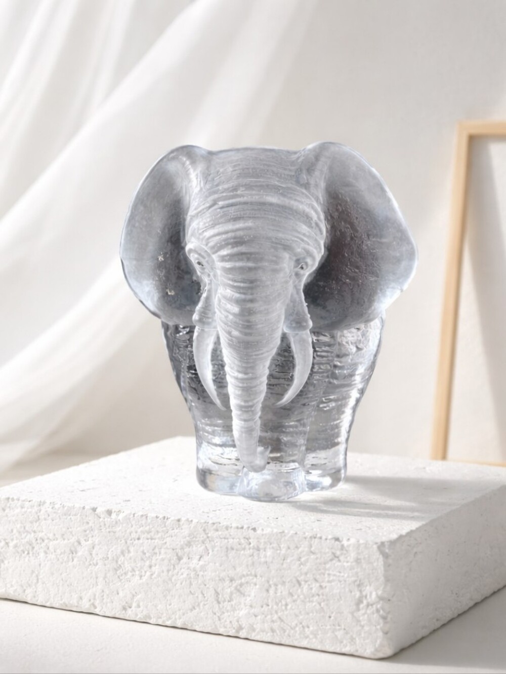 Mats Jonasson Crystal Elephant paperweight/figurine